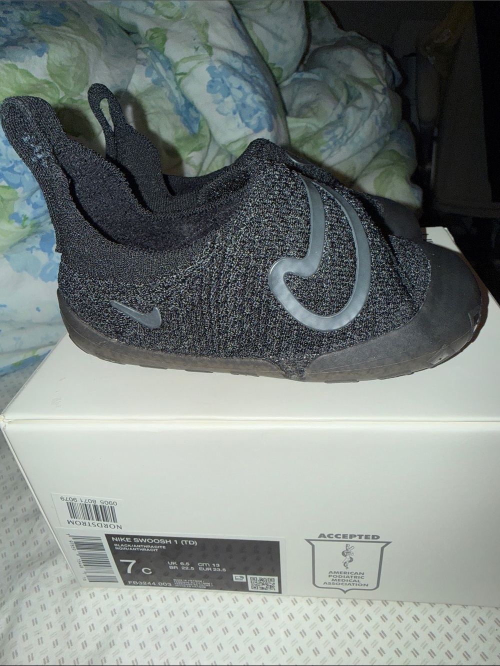Nike swoosh 1 Kids Slip-On Knit Sneakers in Black - Picture 2 of 4